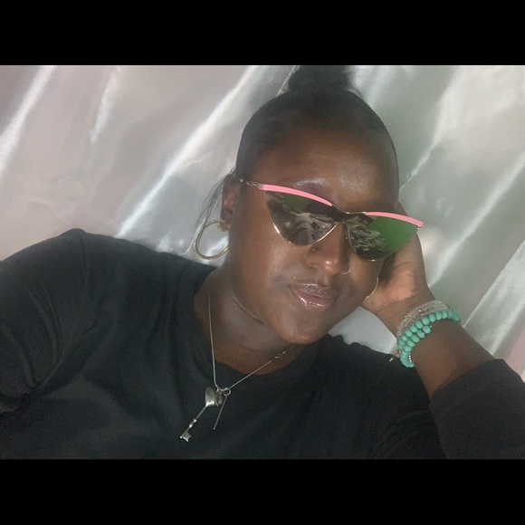 Fashion Nova Glasses - Picture 4 of 4